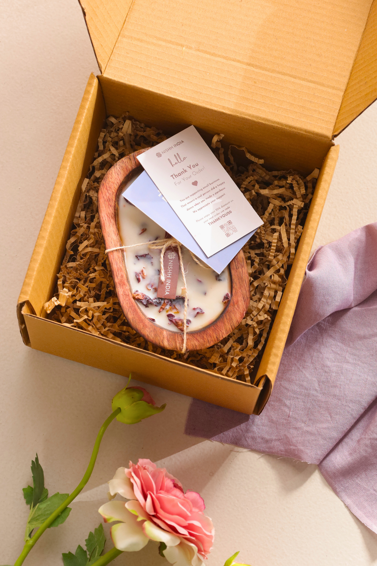 SCARLET | Handcrafted Wooden Boat Scented Candle with Rose Petals