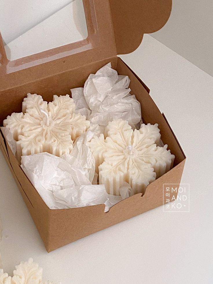 SNOWFLAKE | Handcrafted Christmas Scented Candle | Set of 4