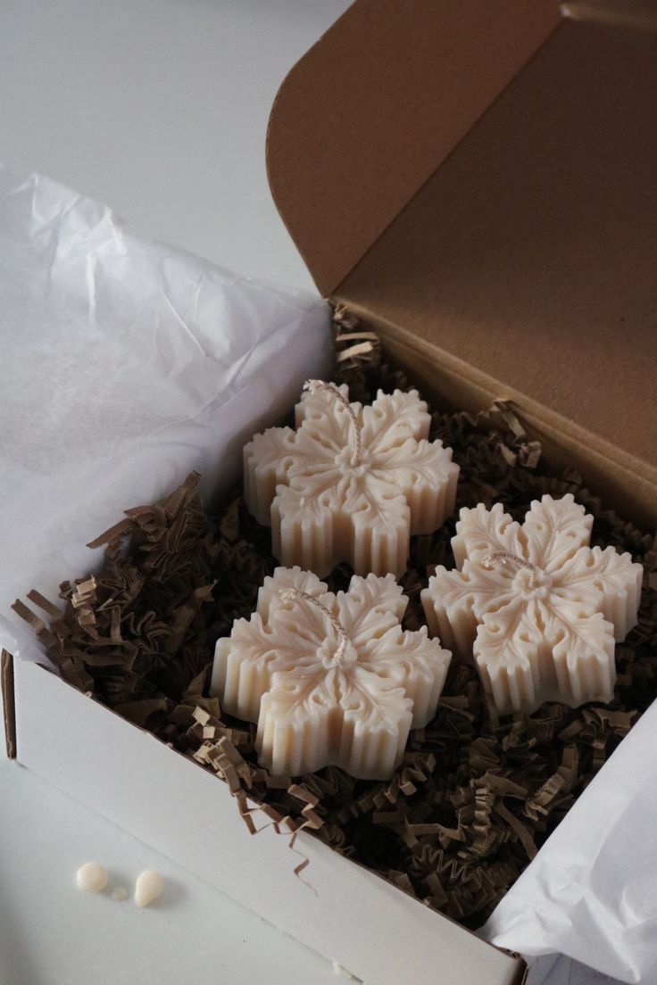 SNOWFLAKE | Handcrafted Christmas Scented Candle | Set of 4