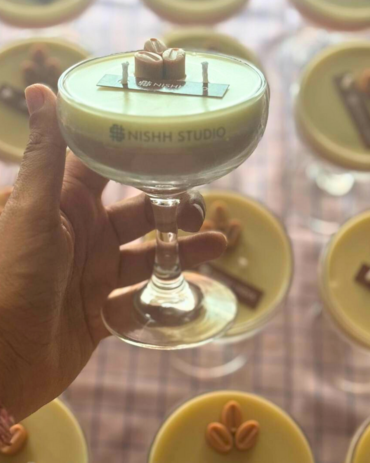 Handmade soy wax Espresso Martini candle with smooth coffee cocktail aroma – Nishh India