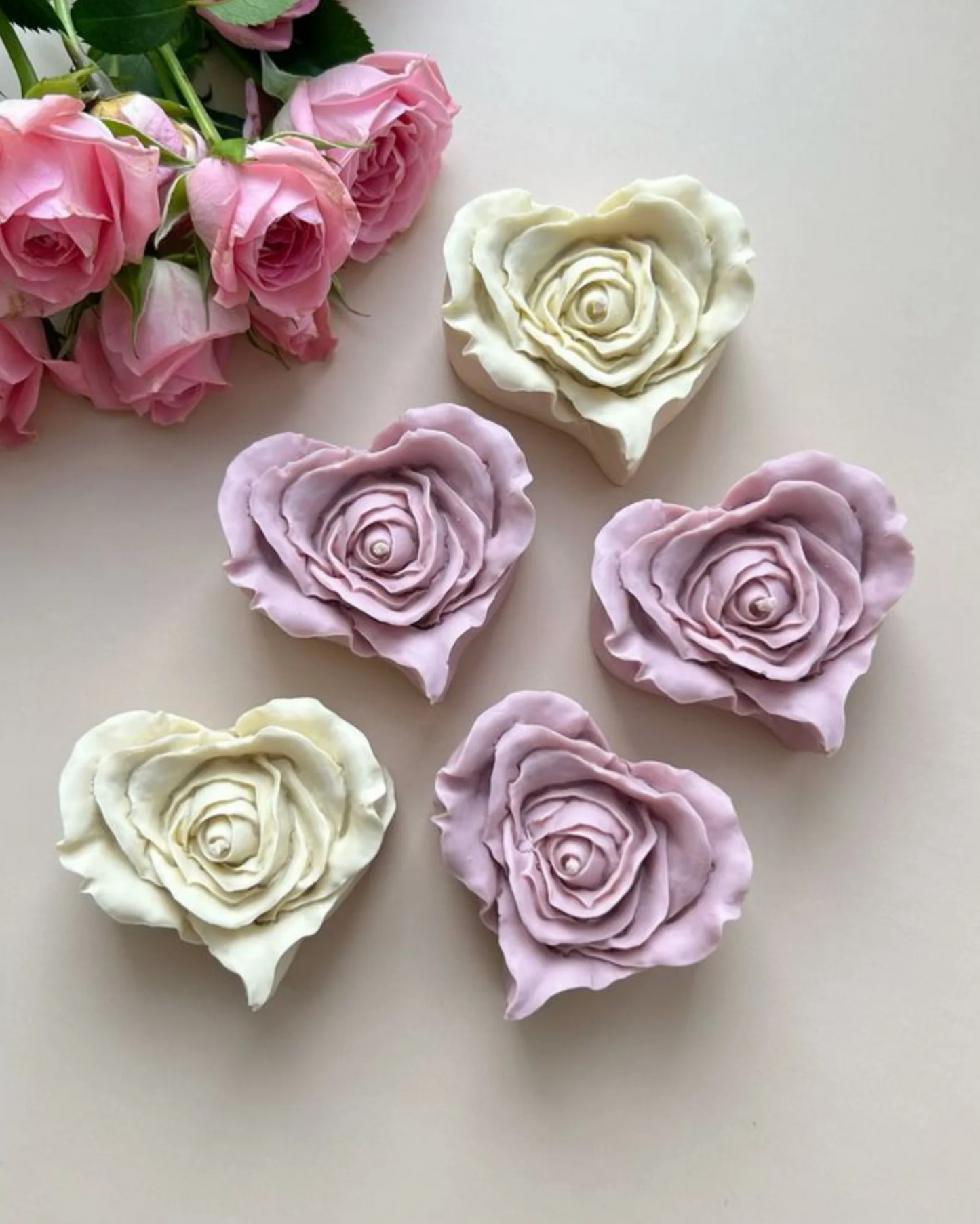 Festive décor rose petal scented candle