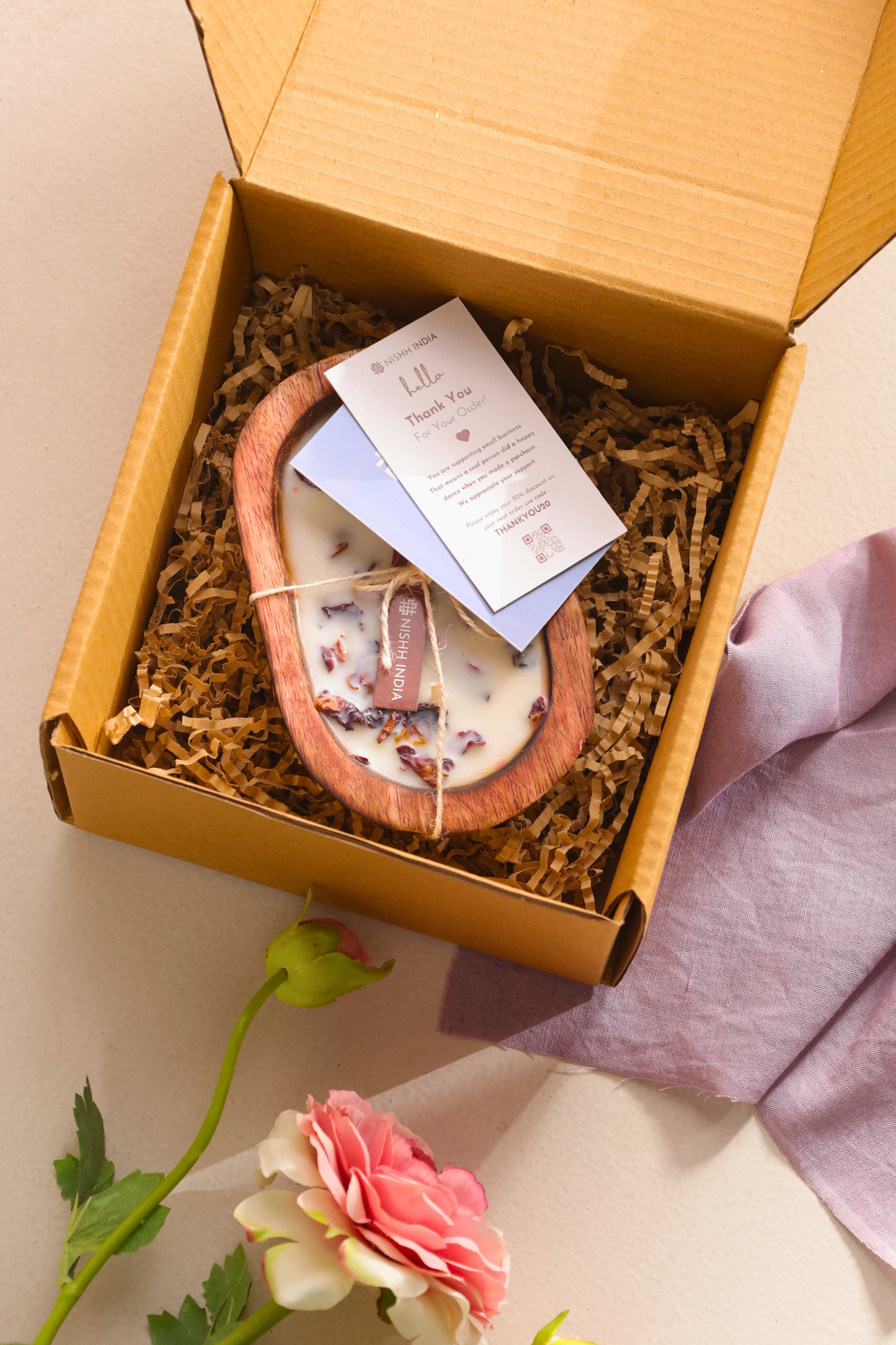 SCARLET | Wooden Bowl Candle with Rose Petals | Dark Rose