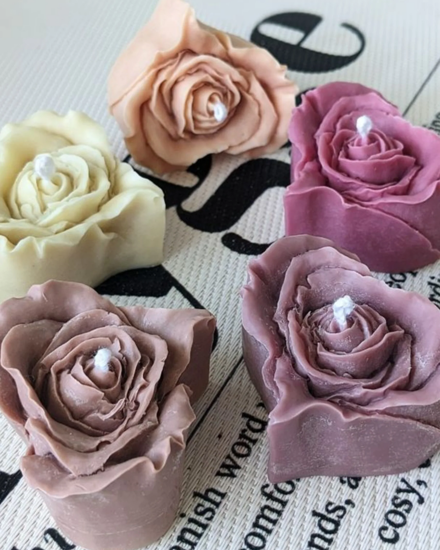 Eco-friendly soy wax rose petal candle set